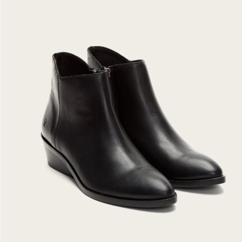 NIB Frye Farrah Inside Zip Boots